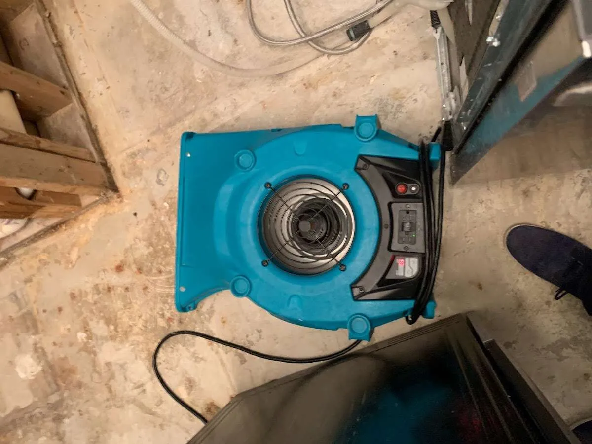 Air mover drying equipment for Mold Remediation & Removal in Gulfport